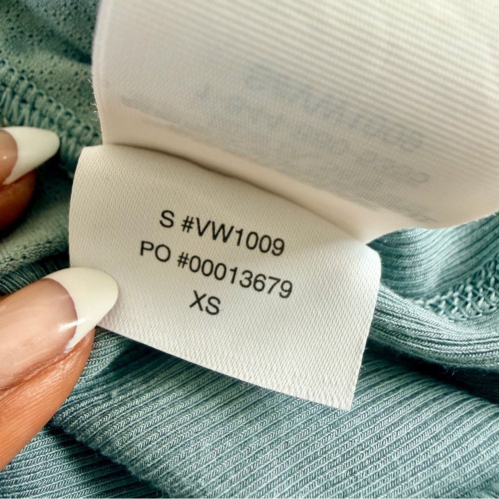Vuori Womens Elevation Pylo tank XS - Picture 7 of 7